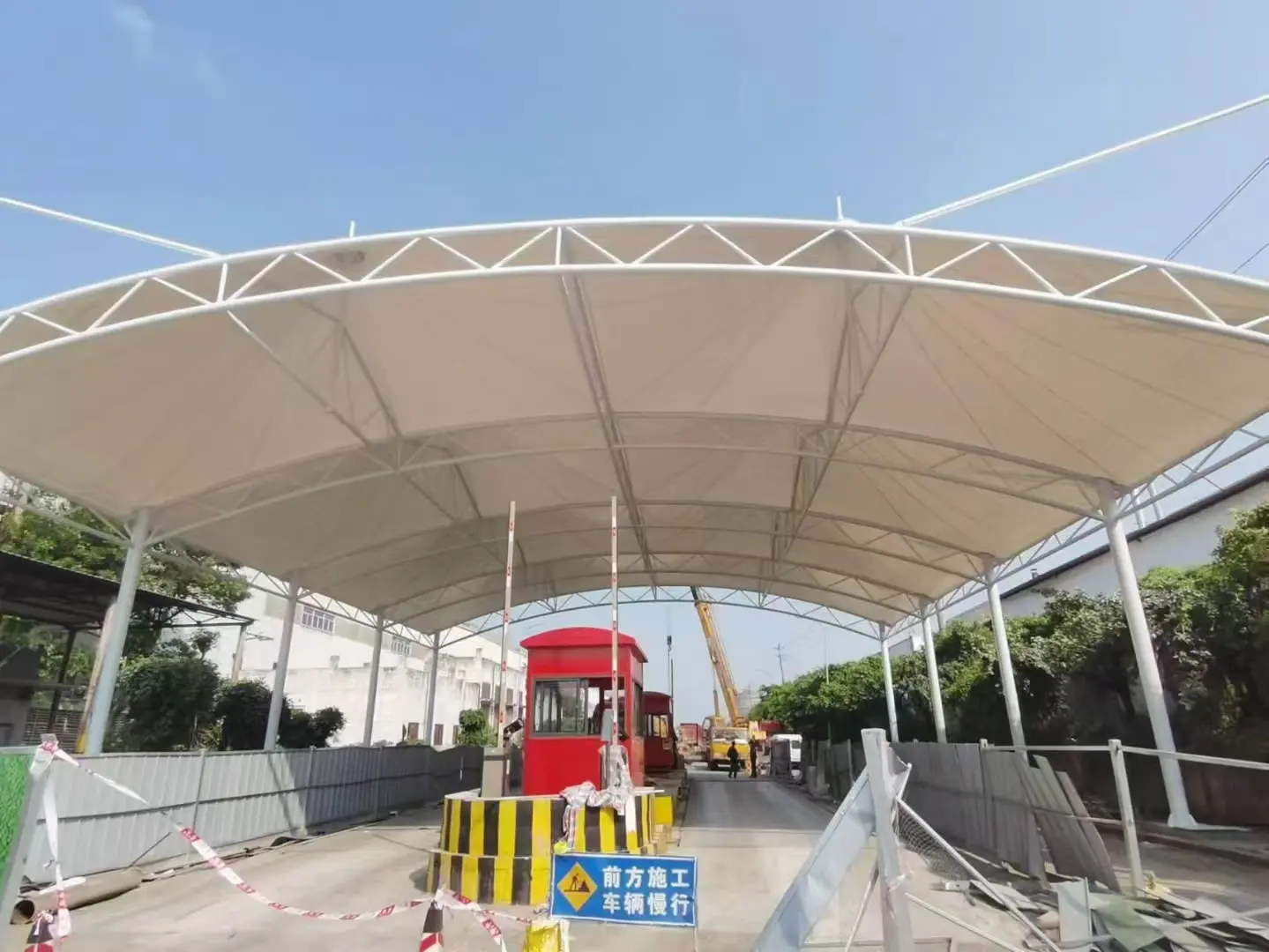 【贵州碧江雨棚】怎么选择【源头工厂】：解决雨棚建造盲目选择的选型标准